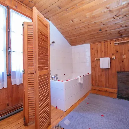 Montroc Chalet Sleeps 6 Chalet *